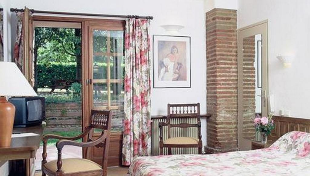 Hotel Le Ratelier Montaigut-sur-Save Pokoj fotografie
